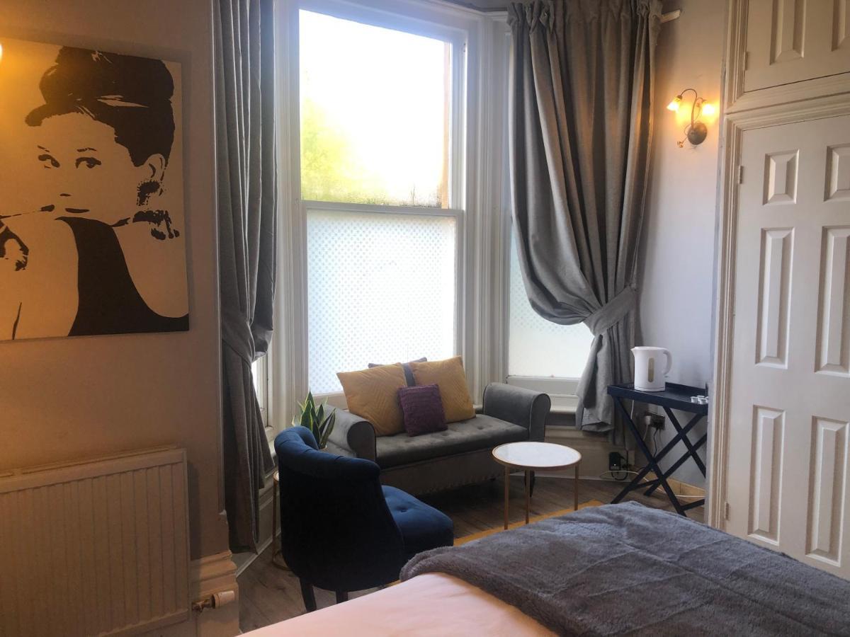 Canterbury Accommodations With Free Car Park Onsite And High Speed Wifi Esterno foto
