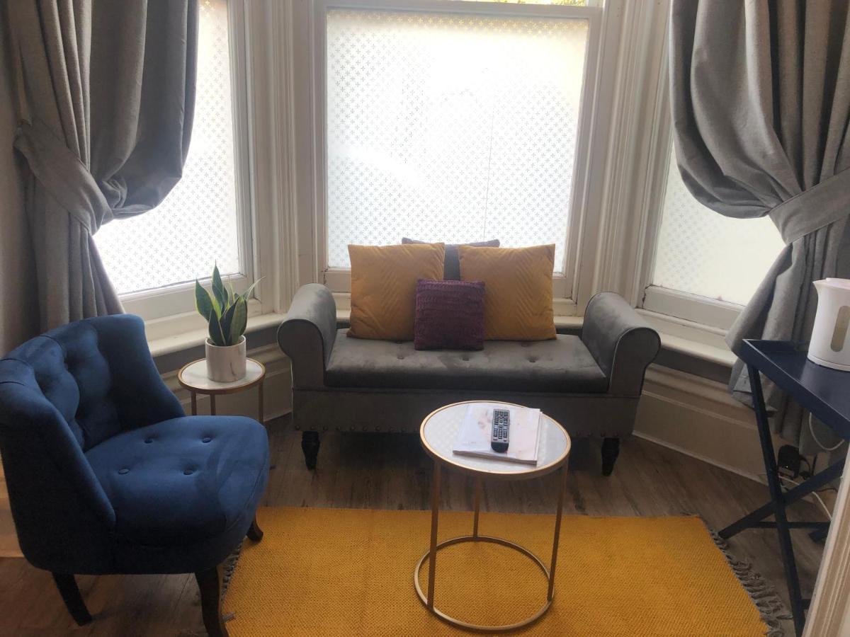Canterbury Accommodations With Free Car Park Onsite And High Speed Wifi Esterno foto