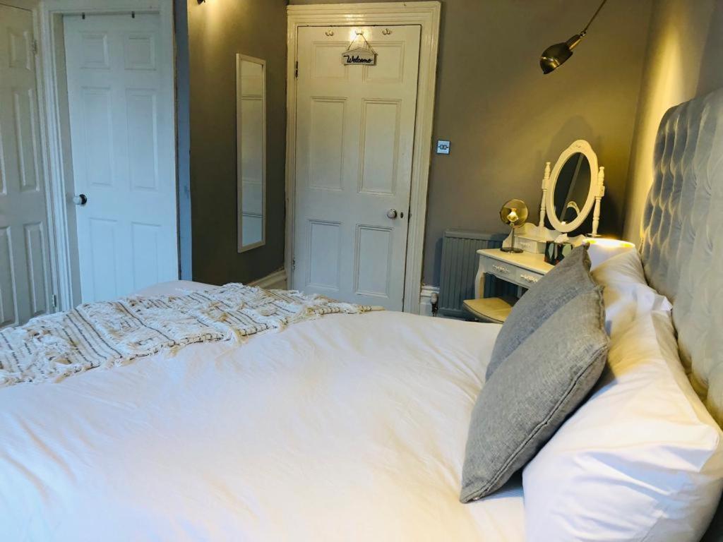 Canterbury Accommodations With Free Car Park Onsite And High Speed Wifi Esterno foto