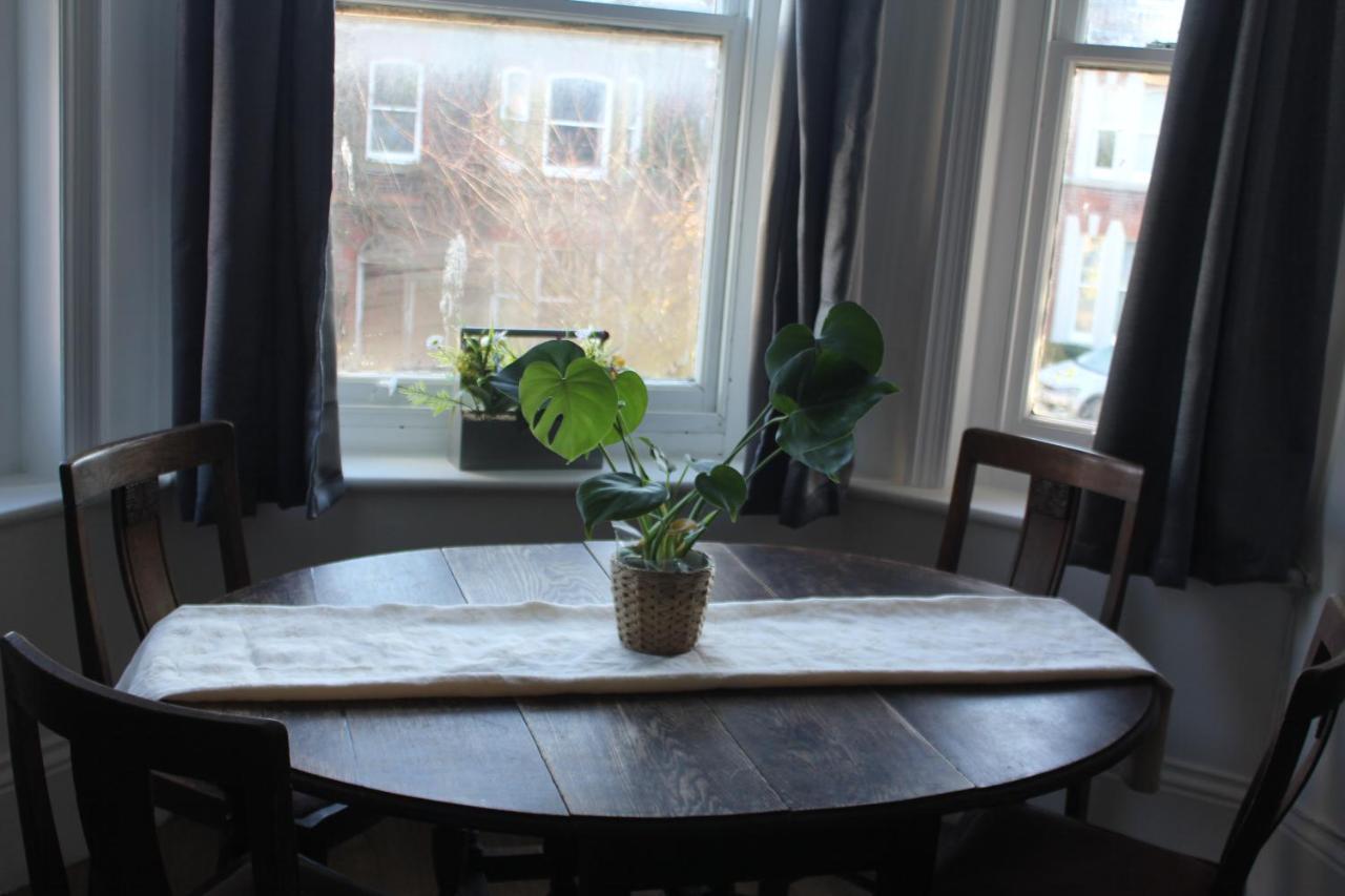 Canterbury Accommodations With Free Car Park Onsite And High Speed Wifi Esterno foto