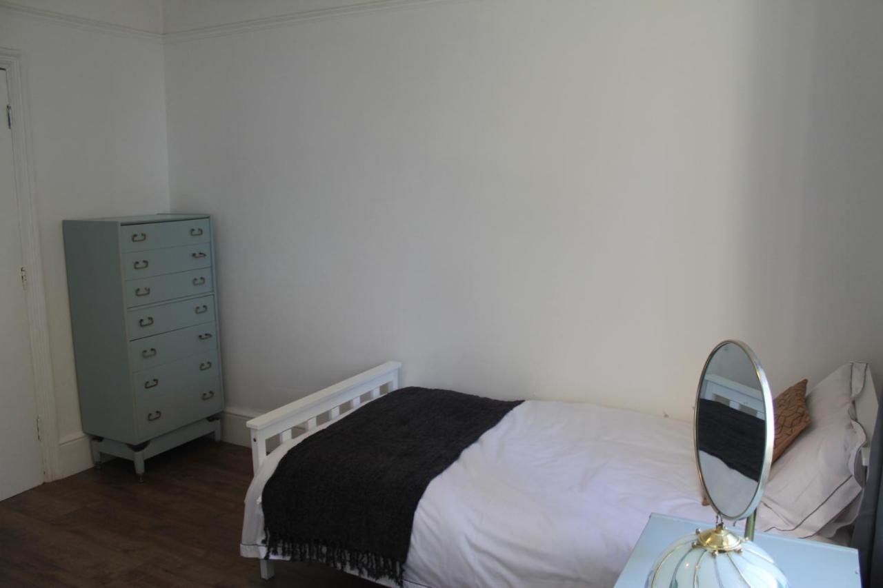 Canterbury Accommodations With Free Car Park Onsite And High Speed Wifi Esterno foto