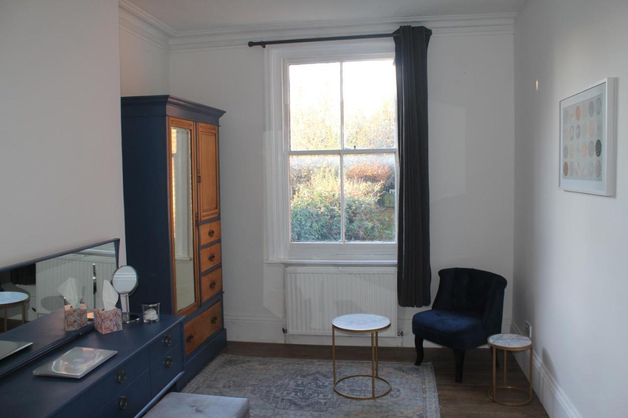 Canterbury Accommodations With Free Car Park Onsite And High Speed Wifi Esterno foto