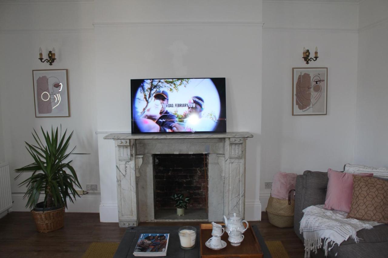 Canterbury Accommodations With Free Car Park Onsite And High Speed Wifi Esterno foto