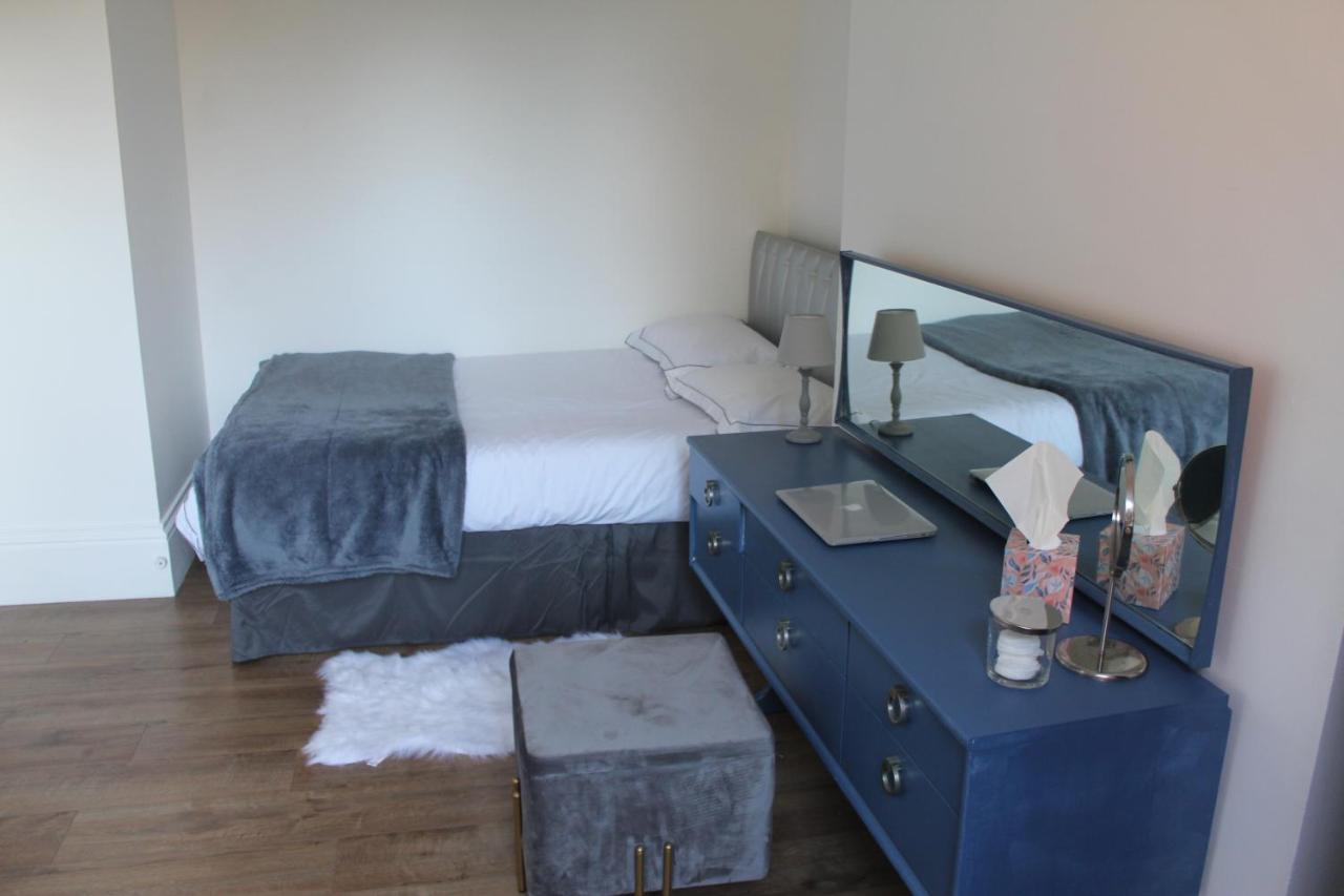Canterbury Accommodations With Free Car Park Onsite And High Speed Wifi Esterno foto