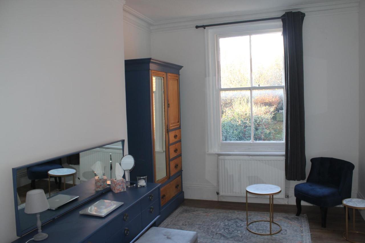 Canterbury Accommodations With Free Car Park Onsite And High Speed Wifi Esterno foto