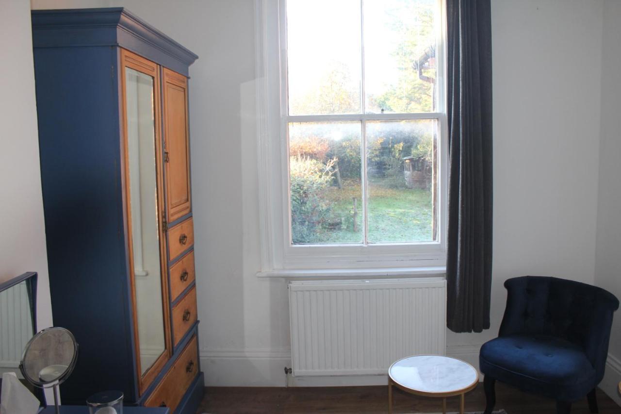 Canterbury Accommodations With Free Car Park Onsite And High Speed Wifi Esterno foto