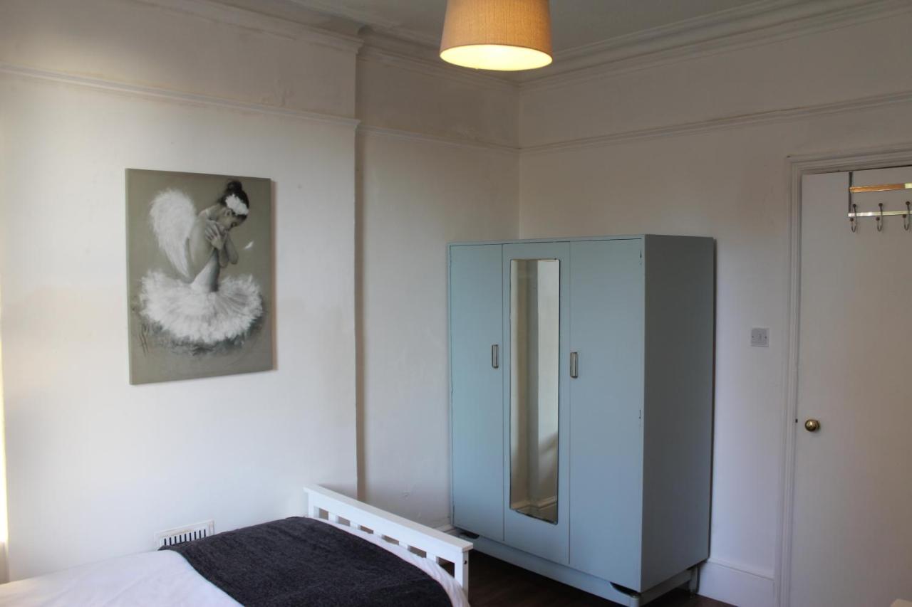 Canterbury Accommodations With Free Car Park Onsite And High Speed Wifi Esterno foto