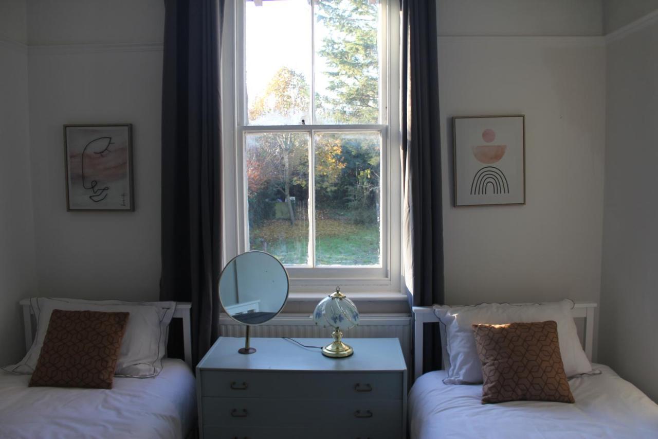 Canterbury Accommodations With Free Car Park Onsite And High Speed Wifi Esterno foto