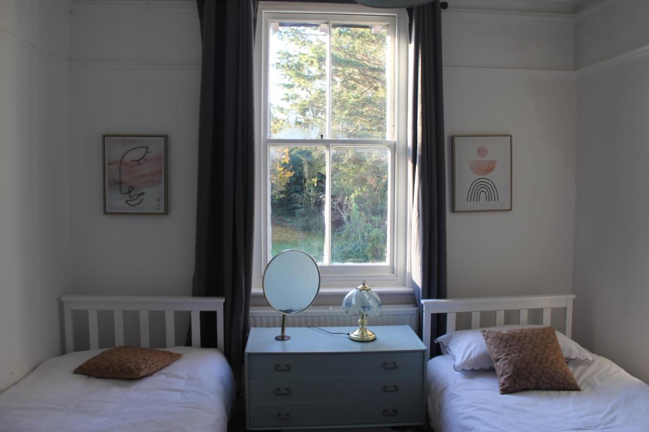 Canterbury Accommodations With Free Car Park Onsite And High Speed Wifi Esterno foto